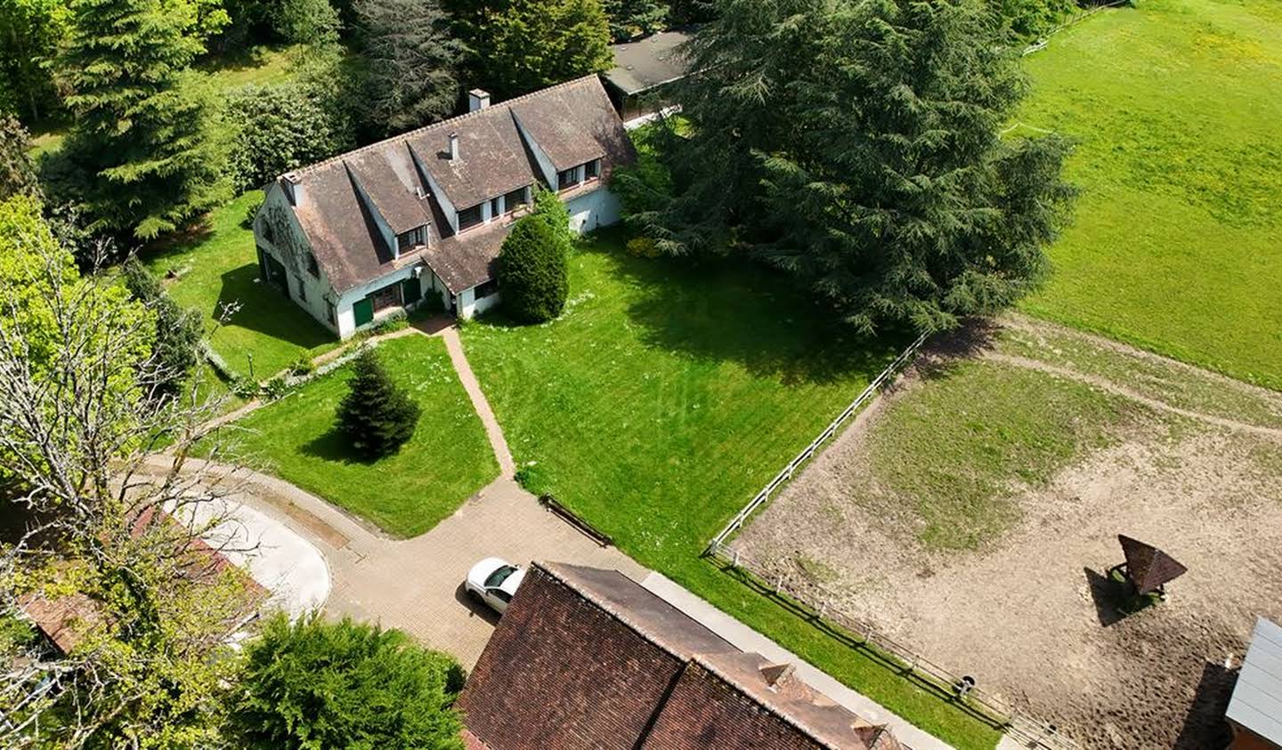 Maison avec piscine Poigny-la-Forêt