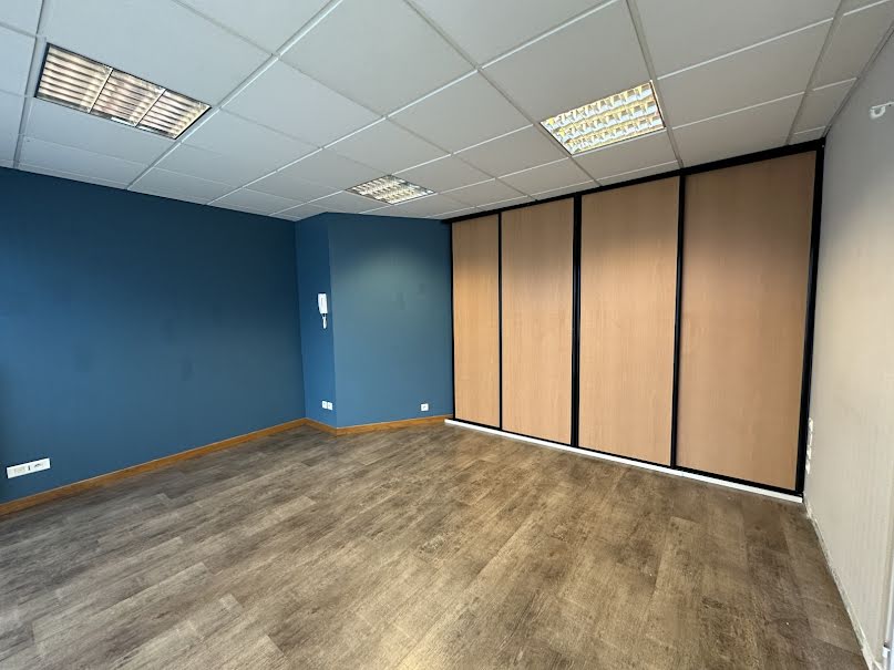 Location  locaux professionnels 3 pièces 87 m² à Orleans (45000), 1 100 €