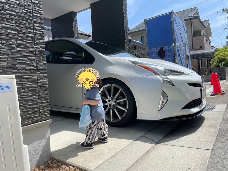 プリウスの息子と愛車・いい天気・なのに・仕事だよ！に関するカスタム事例の投稿画像1枚目