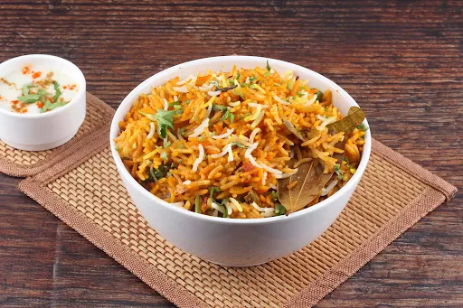 Veg Biryani With Raita