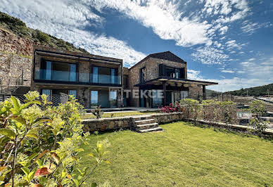 House with pool and terrace 10