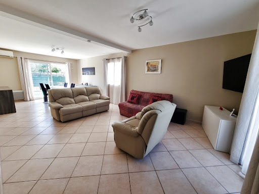 Villa with pool and garden 4