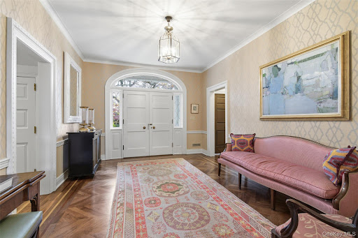 Buy this luxury property in Locust Valley (United States)