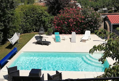 Maison avec piscine et terrasse 5