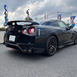 NISSAN GT-R