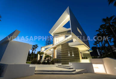 Villa with garden and terrace 3