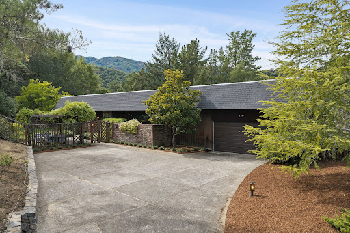 House with garden 2