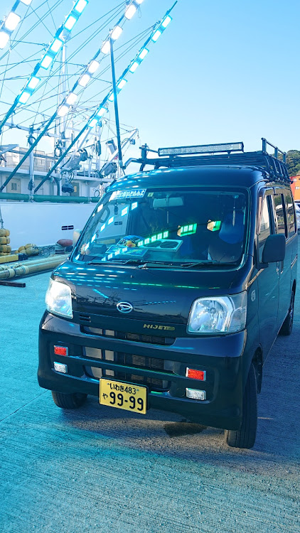 ハイゼットカーゴの#いわき市・#アゲバン・#小名浜港・#ネオン管・#ハイゼットカーゴに関するカスタム事例の投稿画像1枚目