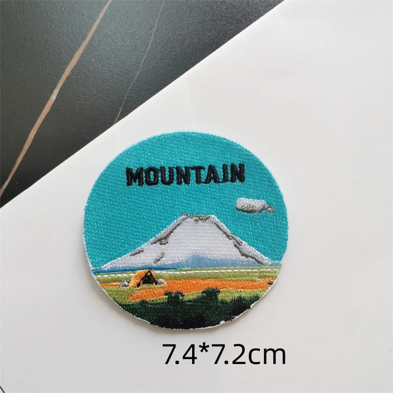 Title 5, Decoratieve kledingtassen, hoeden, patches en s...