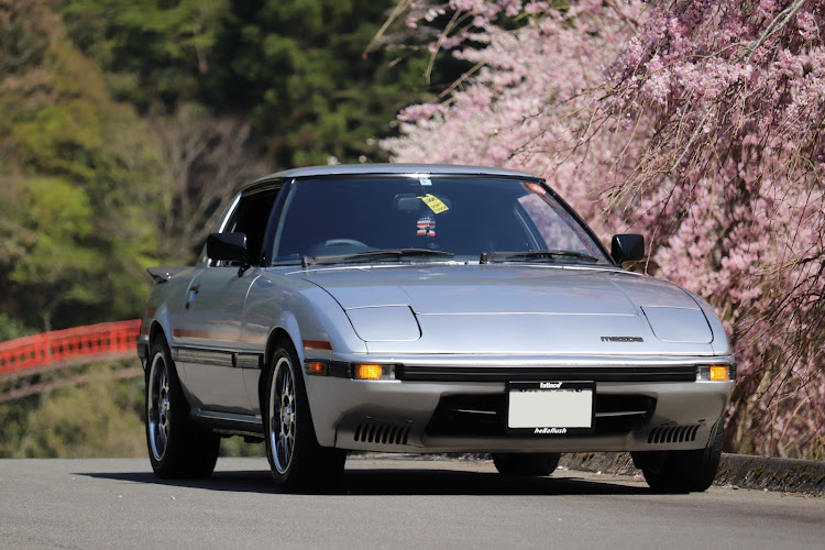 サバンナRX-7のsa22c・rx7・サバンナRX-7・桜とコラボ🌸・マツダRX-7に関するカスタム事例の投稿画像1枚目
