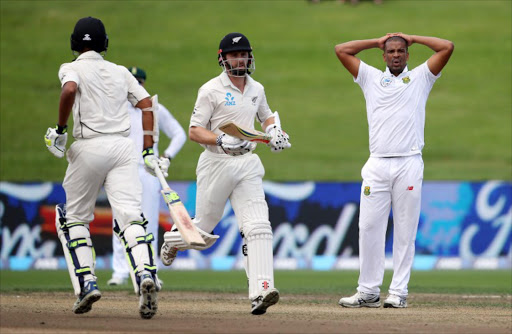 Vernon Philander (R) of South Africa reacts after bowling to Kane Williamson of New Zealand (C) during day three of the third Test cricket match between New Zealand and South Africa at Seddon Park in Hamilton on March 27, 2017.