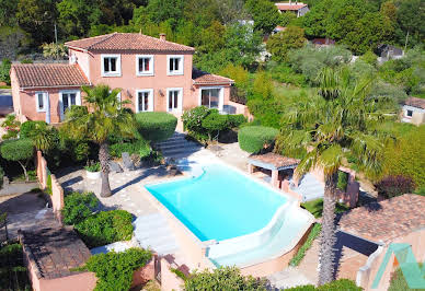 Maison avec piscine et terrasse 10