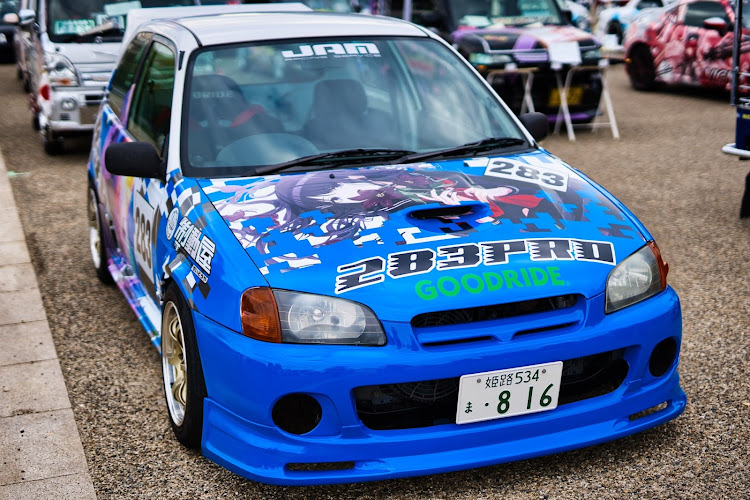 スターレットの痛車・レーシングカー・一番カッコええ・TAKATA・４点式ハーネスに関するカスタム事例の投稿画像1枚目