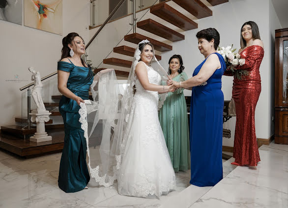 Wedding photographer Alexander Velastegui (alexandervelfoto). Photo of 22 November 2023