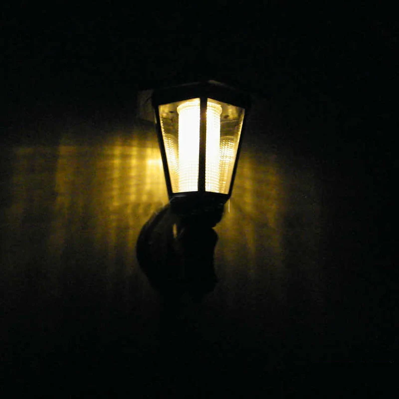 Zeshoekige buitenmuurlamp op zonne-energie, tuinverlichting, waterdicht, modern design, eenvoudige installatie, ideaal voor het verlichten van je tuin.