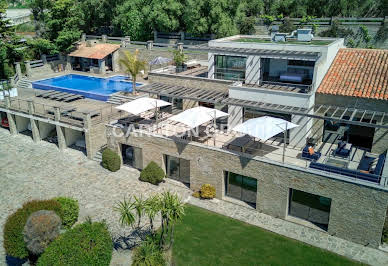 Villa with pool 1