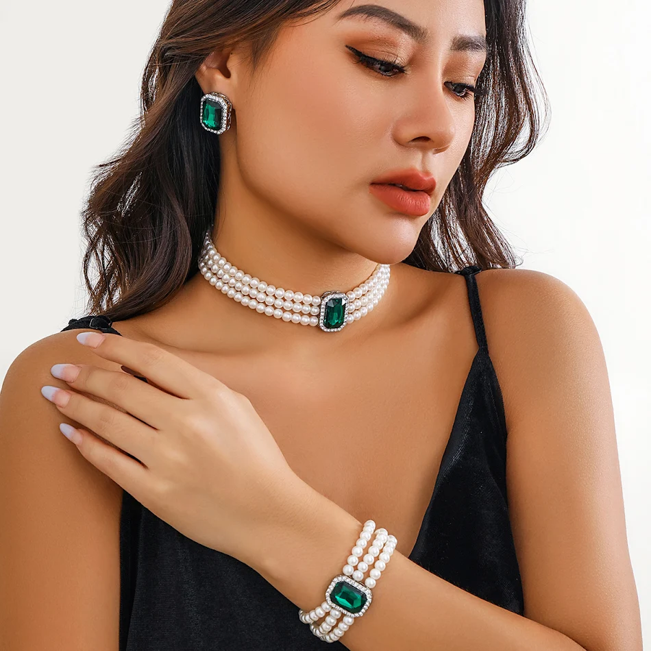 Entry Lux korte kunstmatige parelketting – een tijdloze accessoire. Verfraai je outfit met deze elegante ketting en geniet van dagelijkse verfijning.