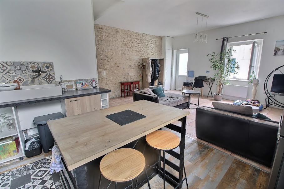 Vente maison 4 pièces 137 m² à Mortagne-sur-Gironde (17120), 156 000 €