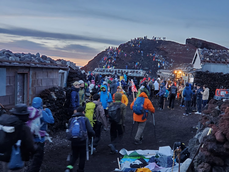 レンジローバーのレンジローバー・クラシックレンジローバー・ランドローバー・レンジローバースポーツ・富士山ご来光に関するカスタム事例の投稿画像7枚目