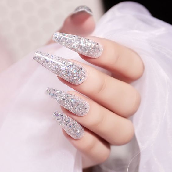 Imagem Com Unhas Encapsuladas Transparentes E Com Glitter