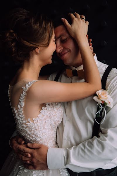 Fotógrafo de casamento Yuliya Melnik (melnitsaphoto). Foto de 24 de março 2021