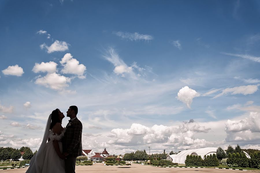 Fotógrafo de casamento Varvara Kovaleva (varvara). Foto de 12 de outubro 2023