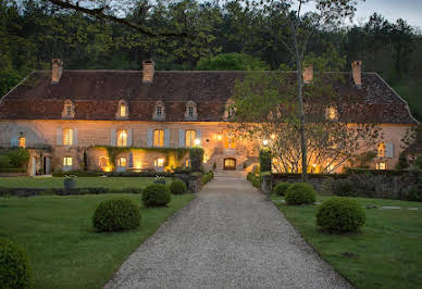 Propriété avec piscine et jardin 2