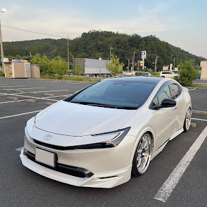 プリウス MXWH60