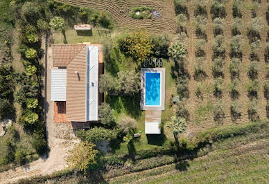 Villa avec piscine et jardin 1