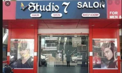 Studio 7 Saloon