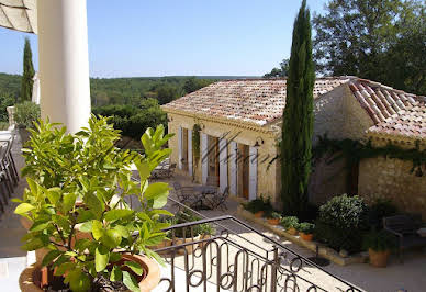 Propriété avec piscine et jardin 3