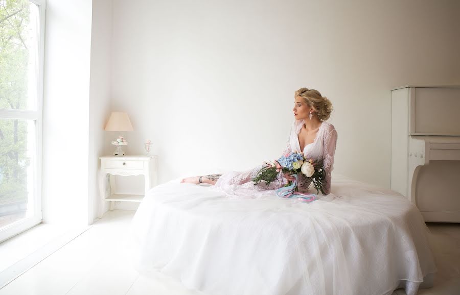 Wedding photographer Elina Borodulina (lynn). Photo of 18 May 2015