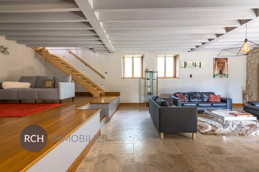 House with pool 4