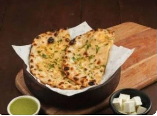 Paneer Stuffed Kulcha