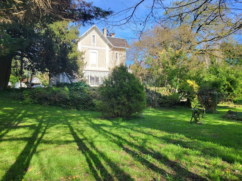Vente propriété 9 pièces 255 m² à Bussac-sur-Charente (17100), 647 900 €