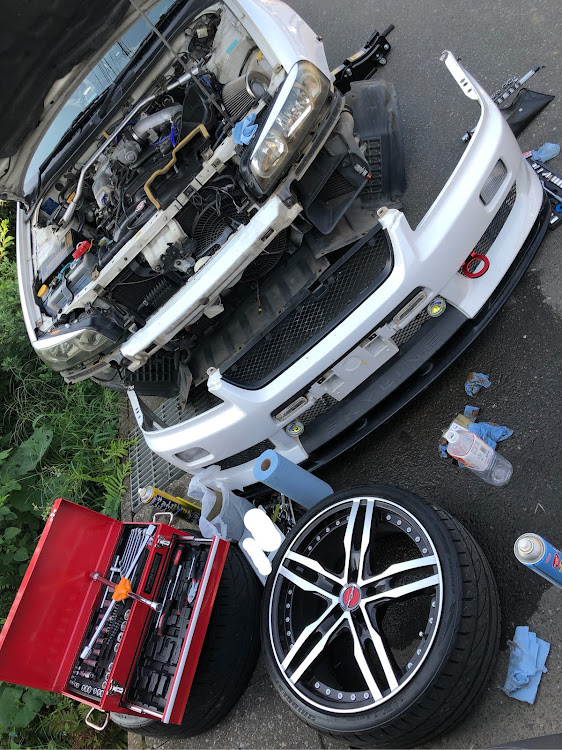 スカイラインのER34・自家塗装・缶スプレー・塗装・グリル塗装に関するカスタム事例の投稿画像1枚目