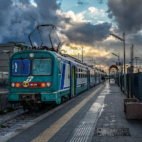 Vecchio treno in partenza di Diana Cimino Cocco