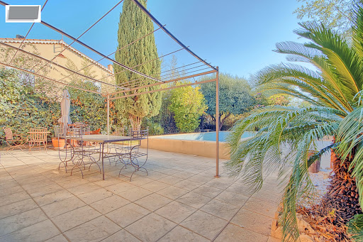 Maison avec piscine et jardin 3