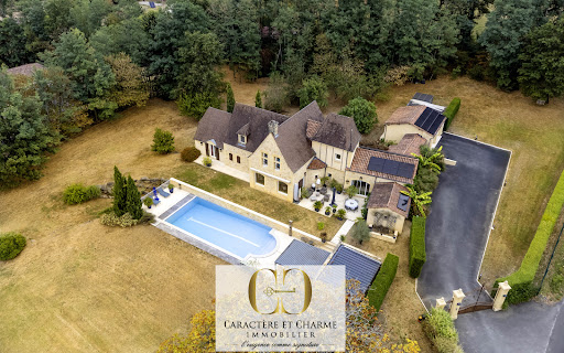 Propriété avec piscine et jardin 2