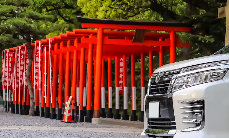 ヴォクシーのTEAM Excitación・discover_ct・discover＿ct・お礼🙇・白車乗りの赤・黄好き🙊wに関するカスタム事例の投稿画像2枚目