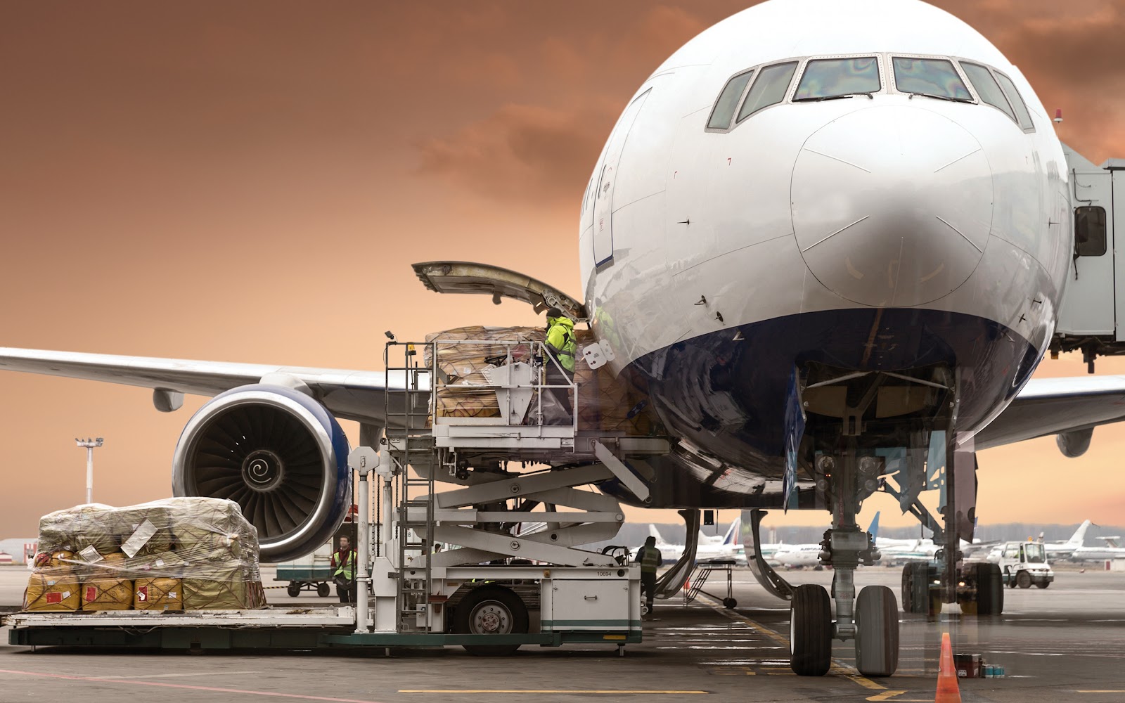 aircraft-freight-preparation.jpg