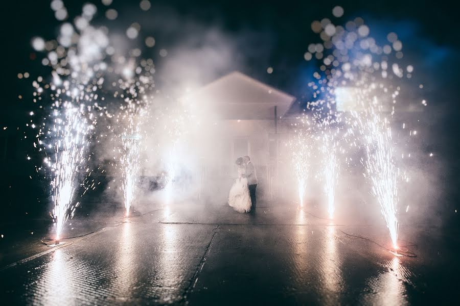 Fotógrafo de casamento Vlad Saverchenko (saverchenko). Foto de 13 de outubro 2014