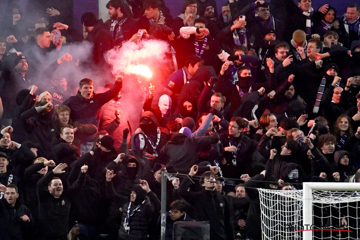 Des fumigènes...déclenchés à distance : Rocourt a été enfumé par des supporters de l'Antwerp