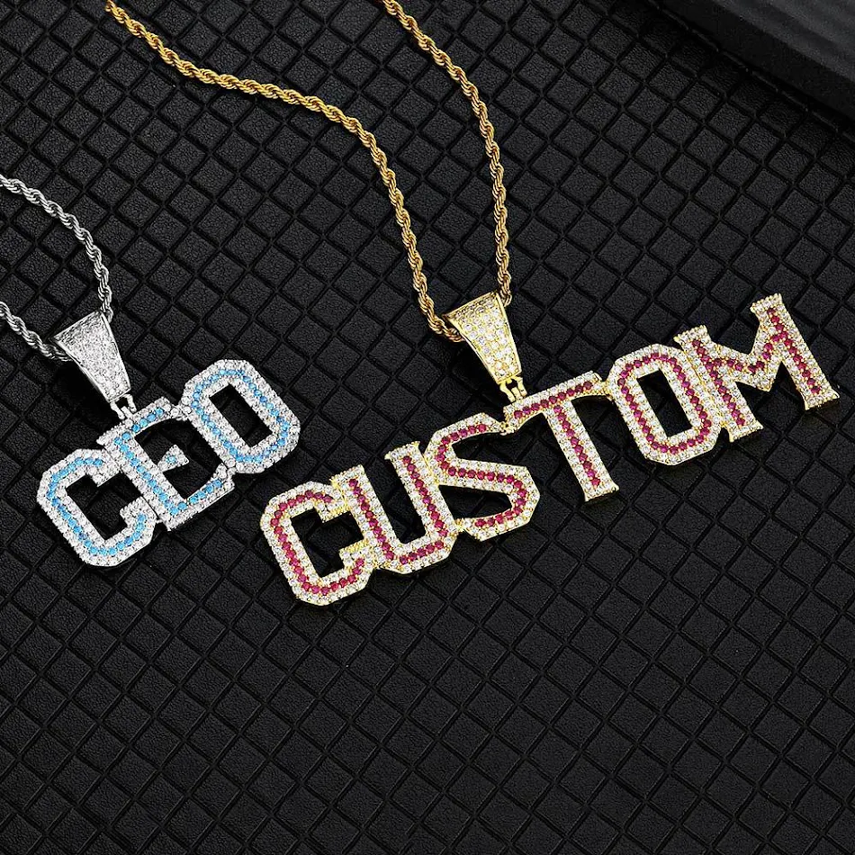 Collar con colgante combinable de letras con circonitas de colores, un accesorio personalizable y elegante para expresar tu individualidad.