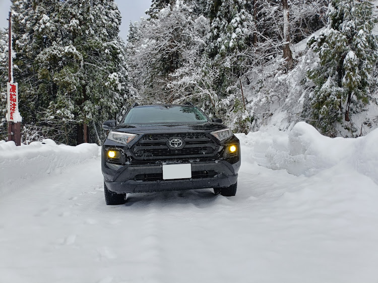 RAV4のRAV4・RAV4好きな人と繋がりたい・来年もよろしくお願いします・雪・オフパケIIに関するカスタム事例の投稿画像1枚目