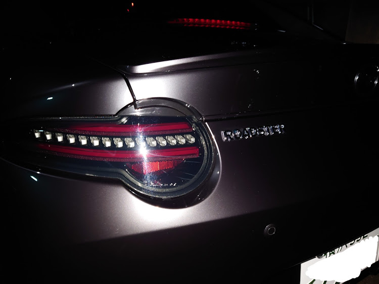 ロードスターの車種名エンブレムは有り派・ＲMagicサウンドチューンマフラー・アドバンTC4・フォロワーさんとの出会いに感謝に関するカスタム事例の投稿画像4枚目