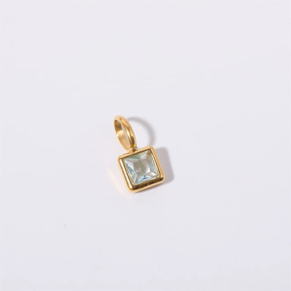 Pingente Quadrado Feminino com 12 Pedras de Nascimento. Uma joia personalizada e especial para celebrar os meses.