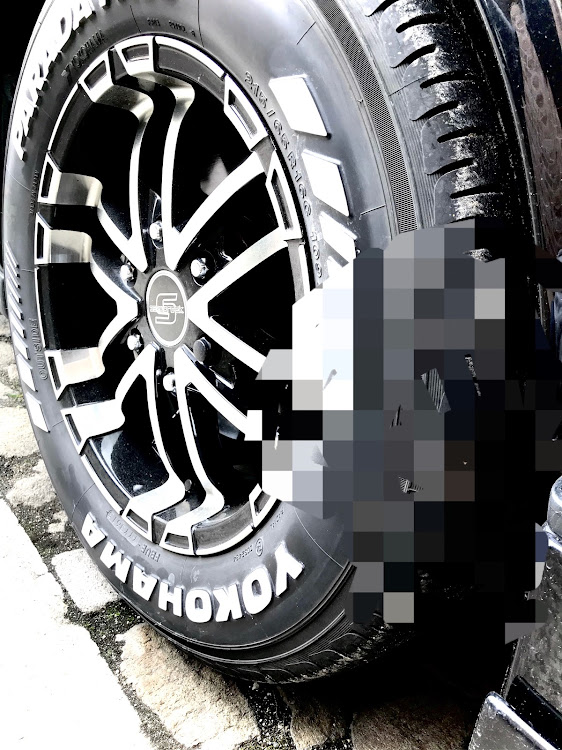 ハイエースバンの黒バンパー愛好会・桜と愛車に関するカスタム事例の投稿画像4枚目