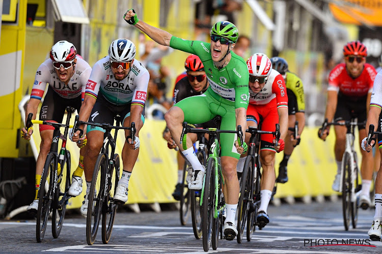 🎥 Bennett blikt terug op het winnen van de groene trui en op Champs-Élysées: "Lefevere en ik zijn whiskey-mannen"