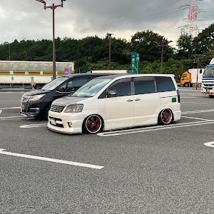 ノア AZR60G